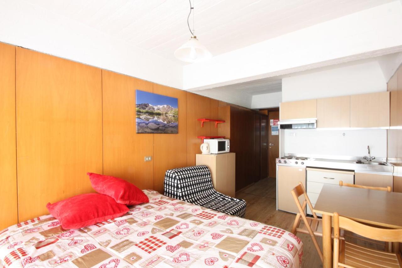 Marilleva 1400 Appartamenti Montana ภายนอก รูปภาพ